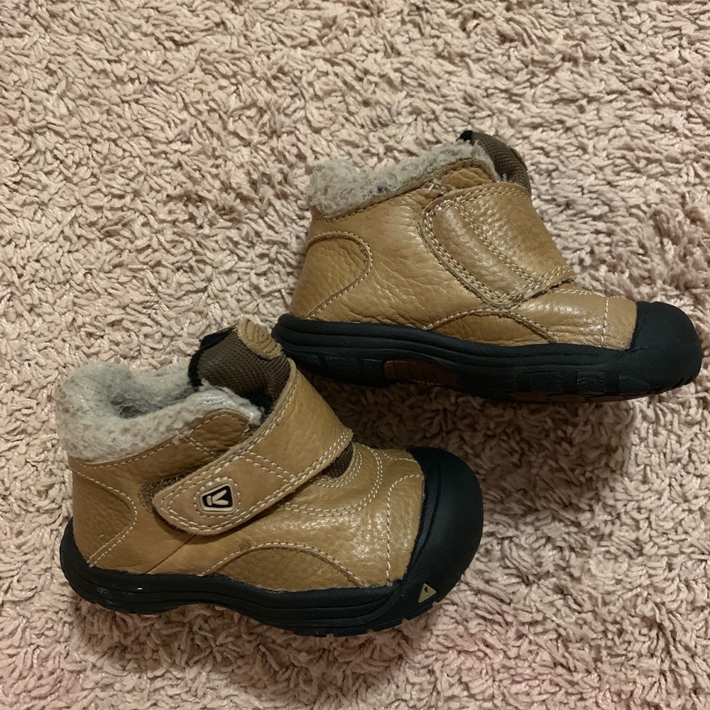 Keen boys boots size 7